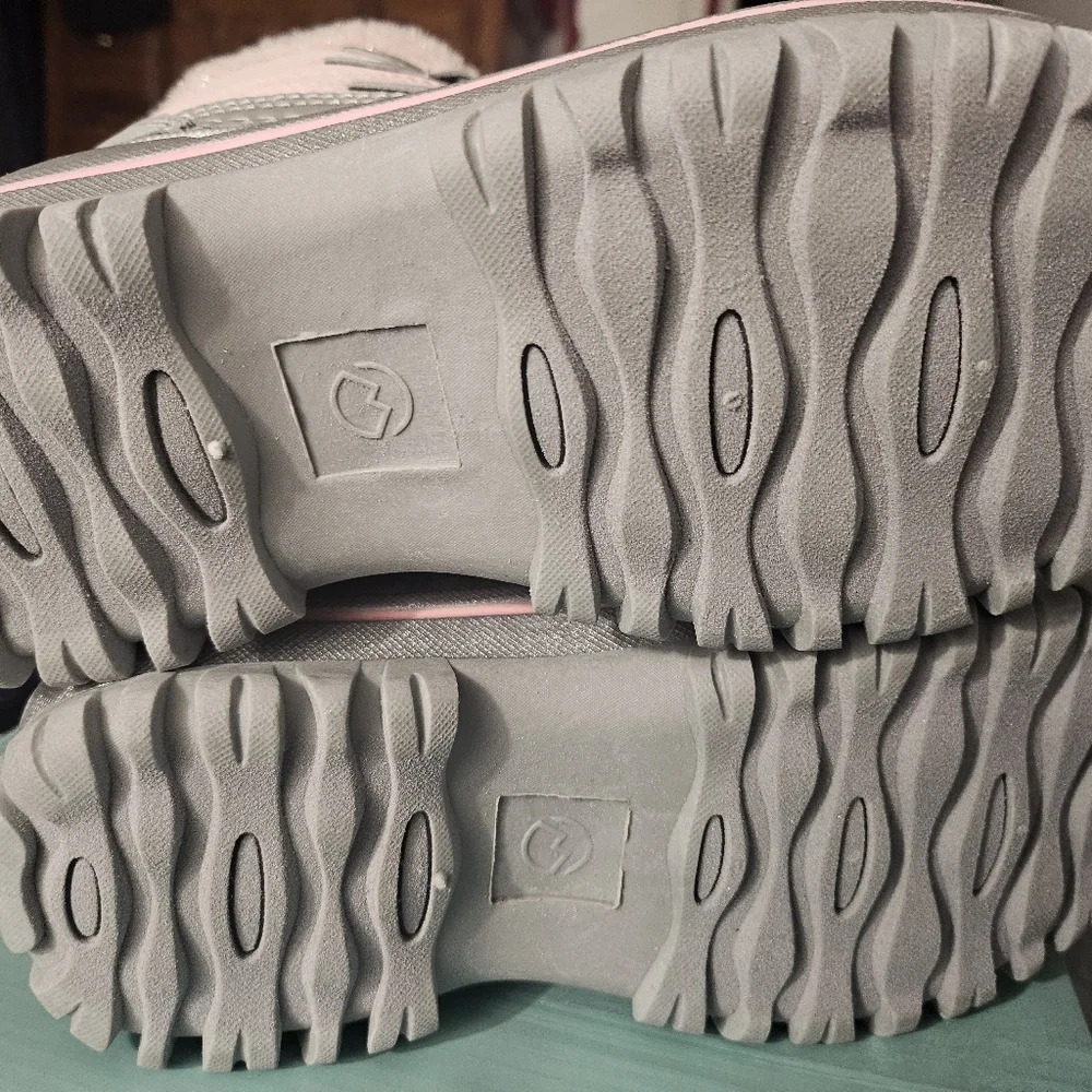Magellan All Weather‎ Fashion Pac Boot Size 6 Girls